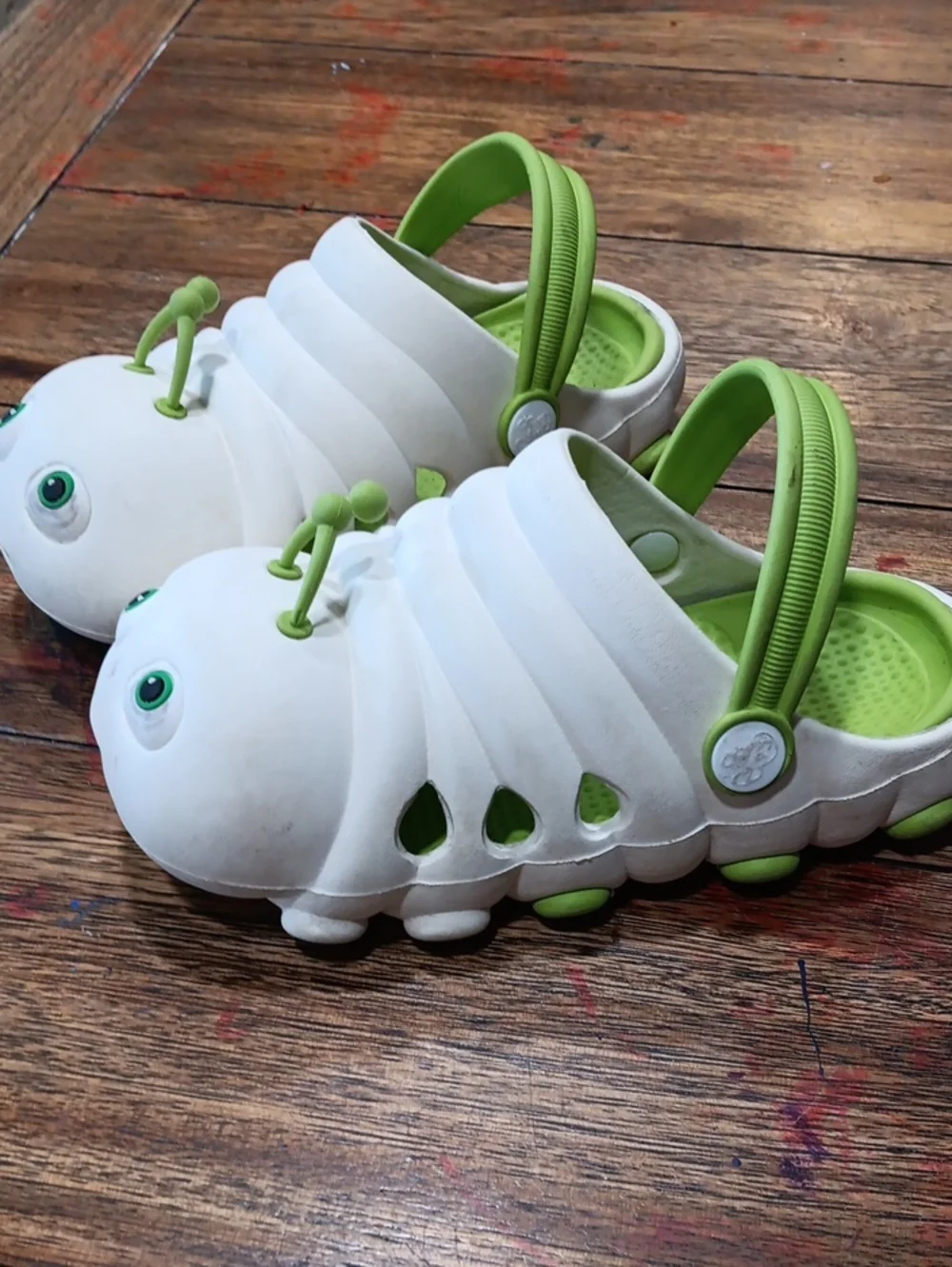 Kids White and Green Character Clog Sandals Like A Worm.caterpillar.